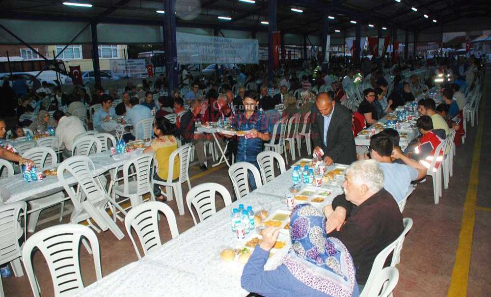 Kızılay Çorlu Şubesi'nden İftar Yemeği
