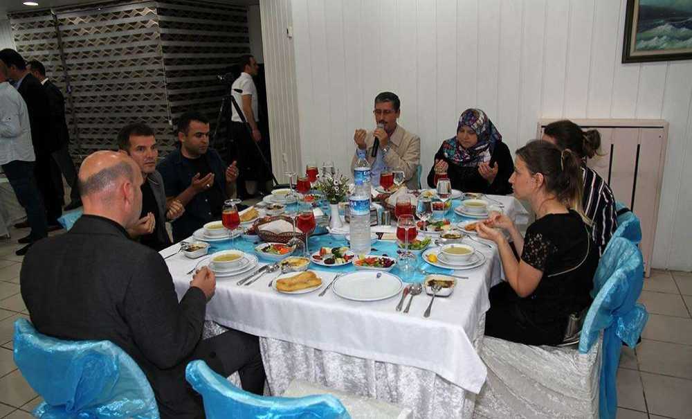 Vali Mehmet Ceylan Polis Eşleri Derneğinin Düzenlediği İftar Yemeğine Katıldı