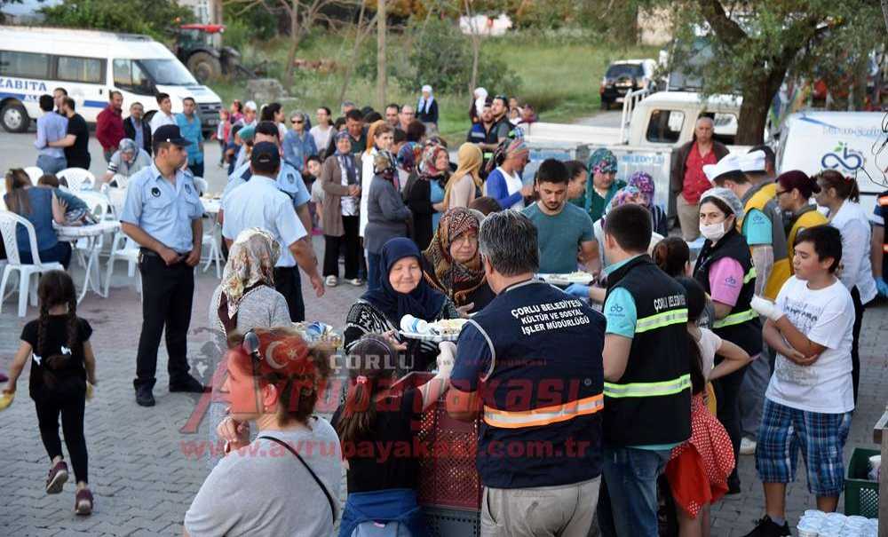 Çorlu Belediyesi'nden Seymen Mahallesi'nde İftar Yemeği
