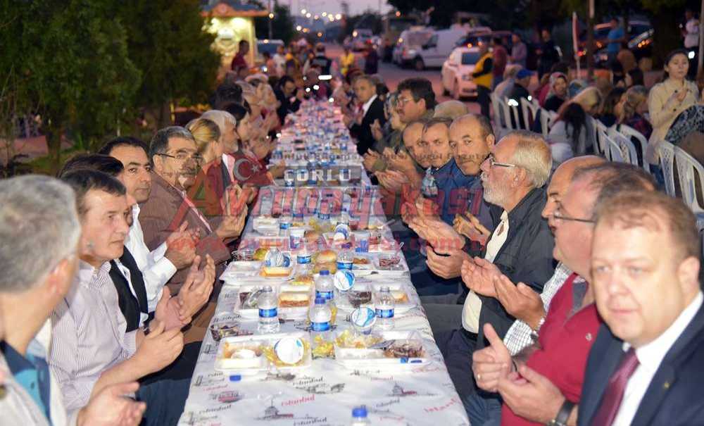 Çorlu Belediyesi İftar Yemekleri Sürüyor