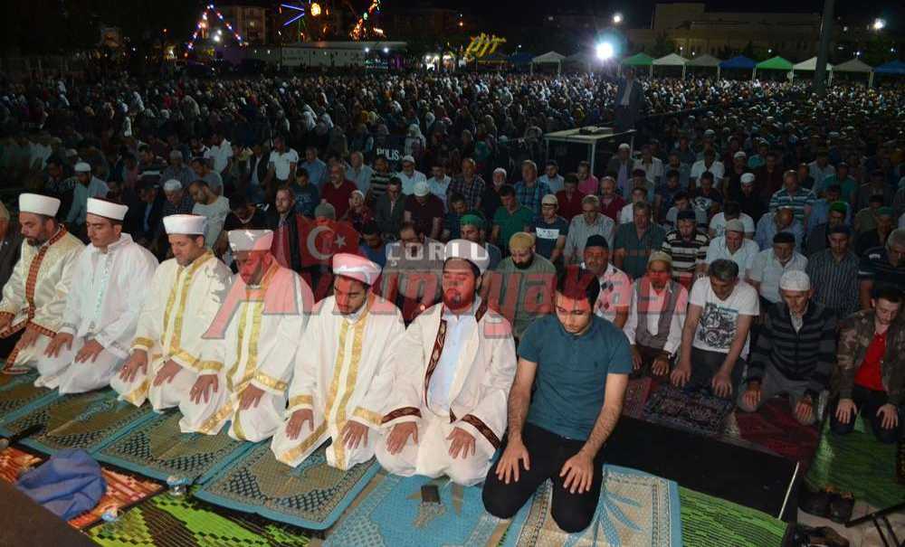 Kadir Gecesinde Binlerce Kişi Teravih Namazında Buluştu Çorlu Müftülüğü'nden Kadir Gecesi Programı