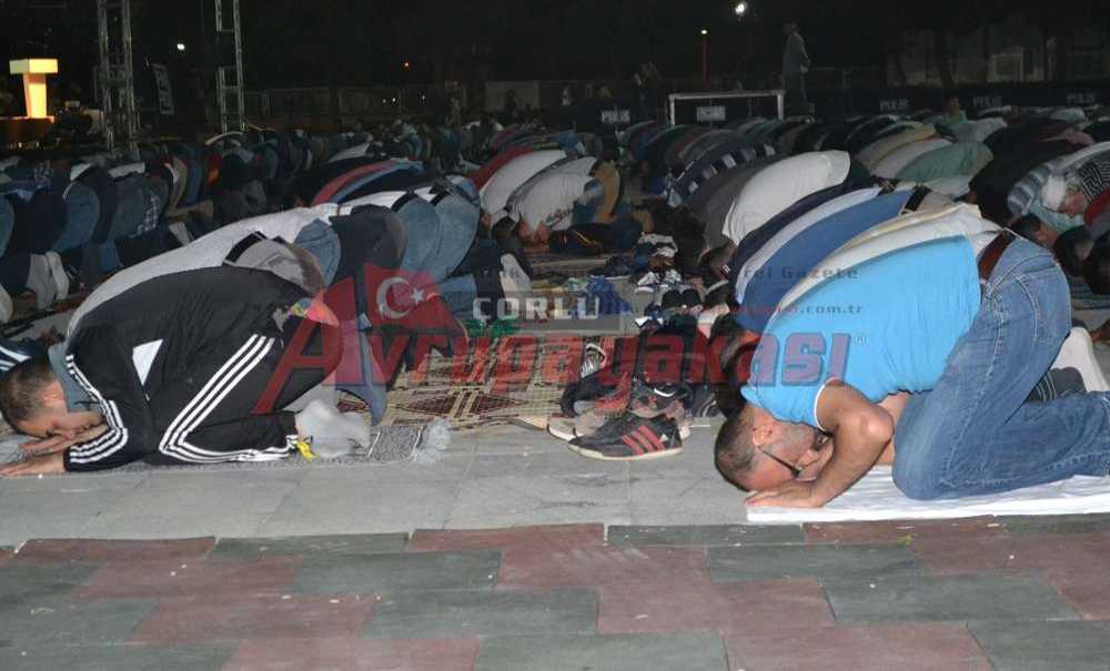 Kadir Gecesinde Binlerce Kişi Teravih Namazında Buluştu Çorlu Müftülüğü'nden Kadir Gecesi Programı