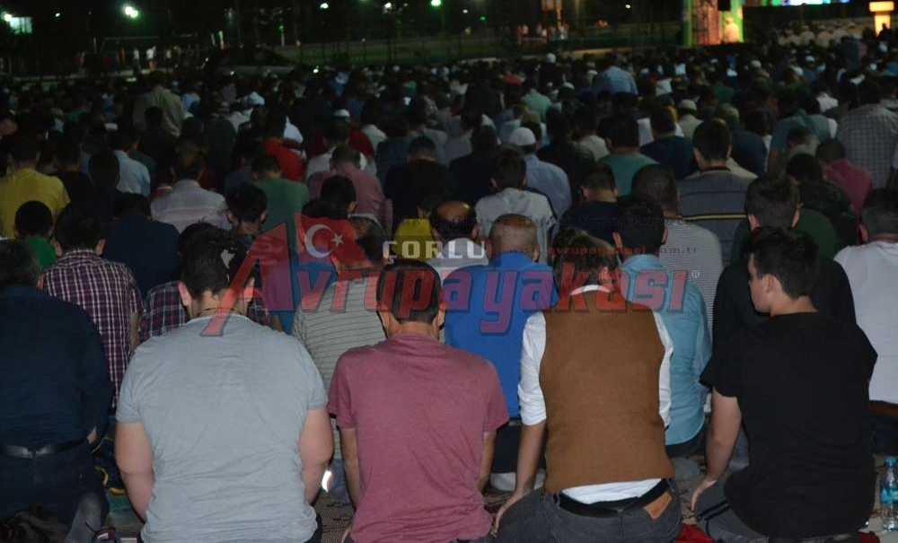 Kadir Gecesinde Binlerce Kişi Teravih Namazında Buluştu Çorlu Müftülüğü'nden Kadir Gecesi Programı