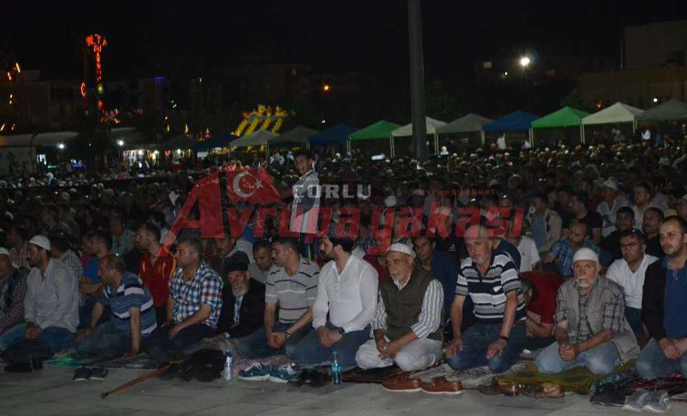 Kadir Gecesinde Binlerce Kişi Teravih Namazında Buluştu Çorlu Müftülüğü'nden Kadir Gecesi Programı