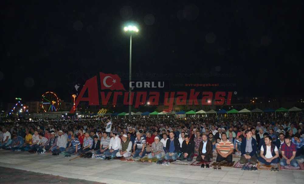 Kadir Gecesinde Binlerce Kişi Teravih Namazında Buluştu Çorlu Müftülüğü'nden Kadir Gecesi Programı