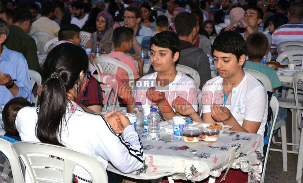 Çorlu Belediyesi'nin İftar Yemekleri Sona Erdi