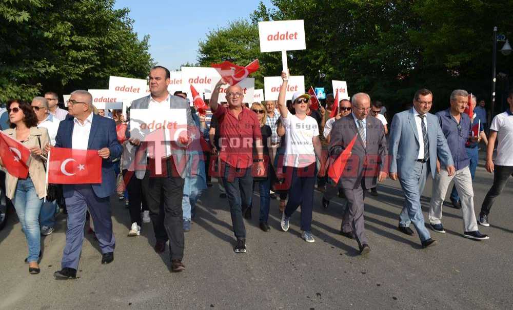 Chp Çorlu İlçe Örgütü'nden Adalet Yürüyüşü Chp Tekirdağ Milletvekili Emre Köprülü: “Çağdaş, Demokratik Türkiye Cumhuriyeti'ne Yürüyüşümüz Kararlılıkla Devam Edecektir”