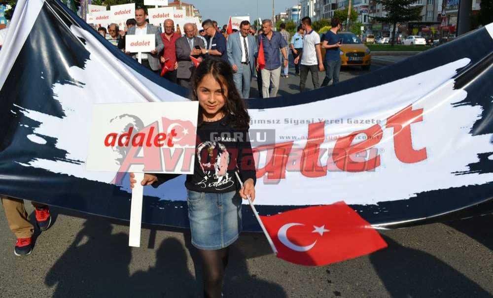 Chp Çorlu İlçe Örgütü'nden Adalet Yürüyüşü Chp Tekirdağ Milletvekili Emre Köprülü: “Çağdaş, Demokratik Türkiye Cumhuriyeti'ne Yürüyüşümüz Kararlılıkla Devam Edecektir”