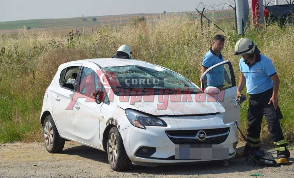Arıza Yapan Araca Çarpan Otomobil Takla Attı: 2 Yaralı