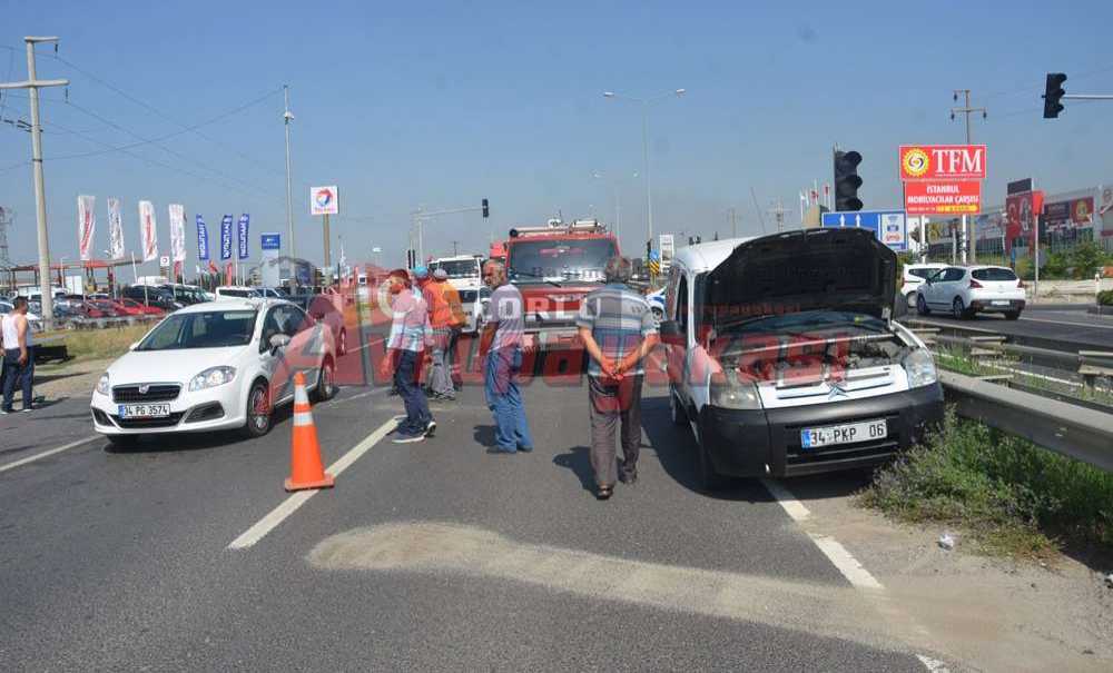Arıza Yapan Araca Çarpan Otomobil Takla Attı: 2 Yaralı