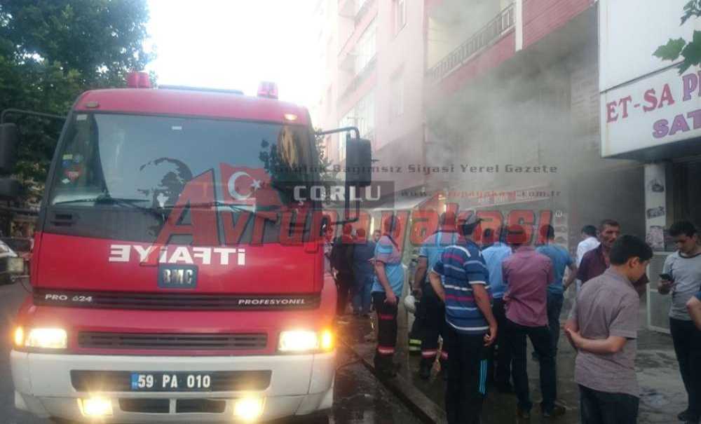 Çorlu'da Pasajda Korkutan Yangın