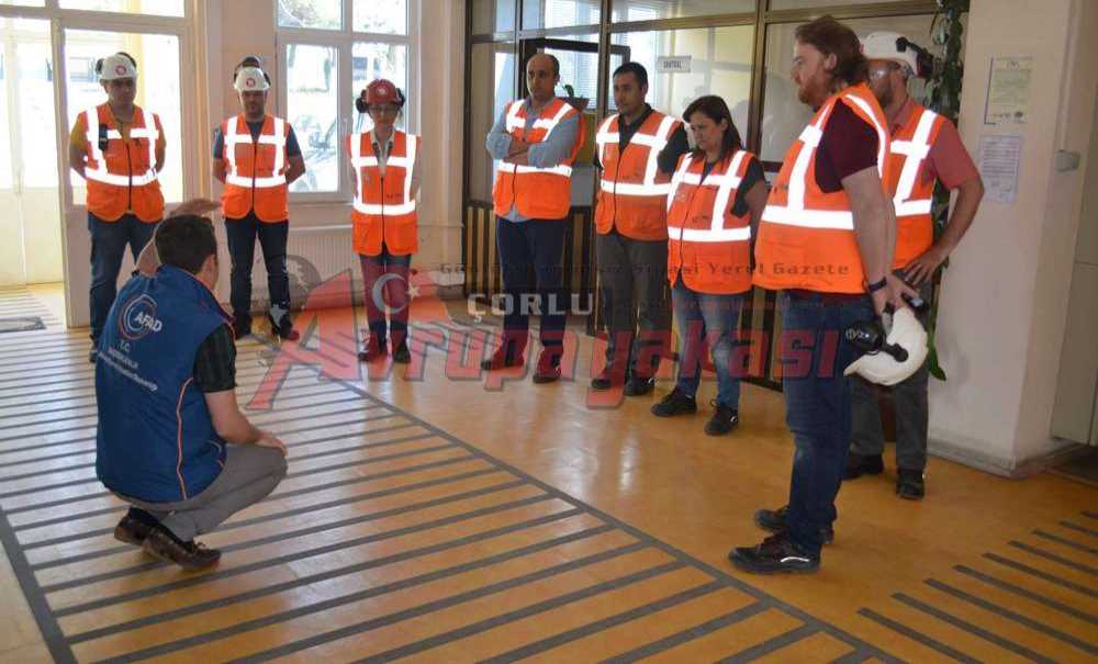 Afad'dan Çorlu'da Afet Bilinci Eğitimi Ve Tatbikat