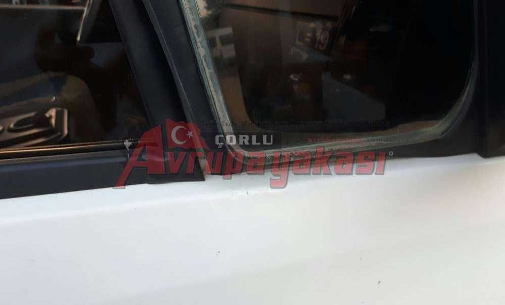 Oto Fareleri Servislere Dadandı