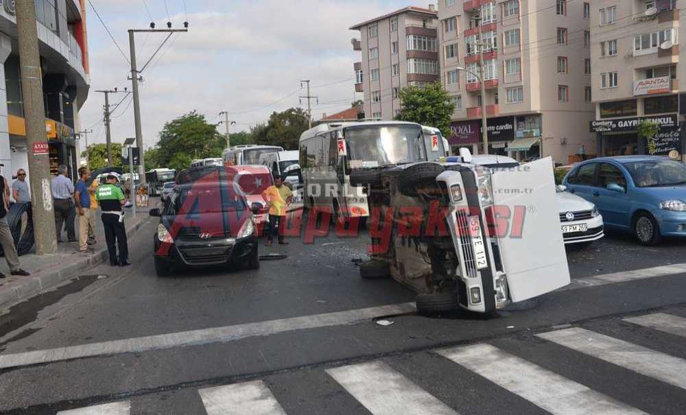 Kırmızı Işıkta 4 Araca Çarpıp Durabildi