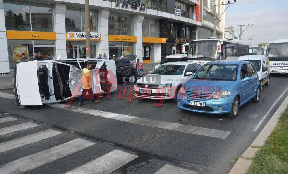 Kırmızı Işıkta 4 Araca Çarpıp Durabildi