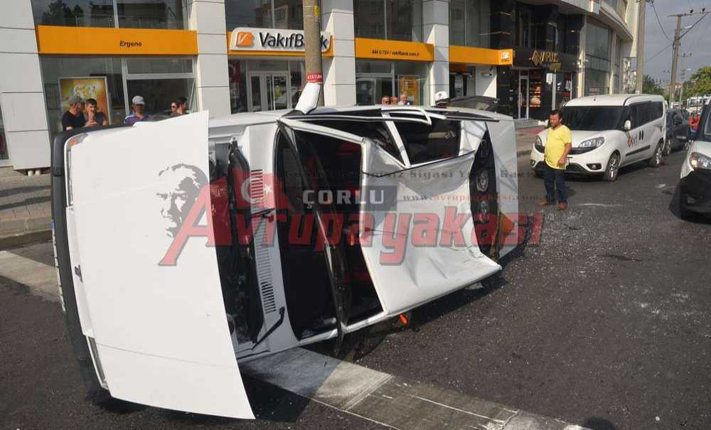 Kırmızı Işıkta 4 Araca Çarpıp Durabildi