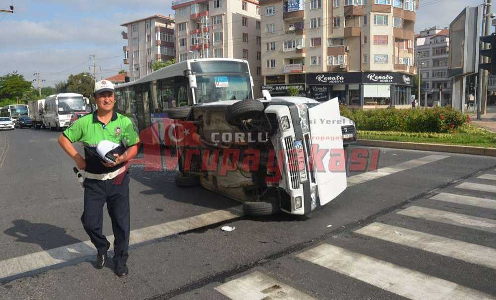 Kırmızı Işıkta 4 Araca Çarpıp Durabildi