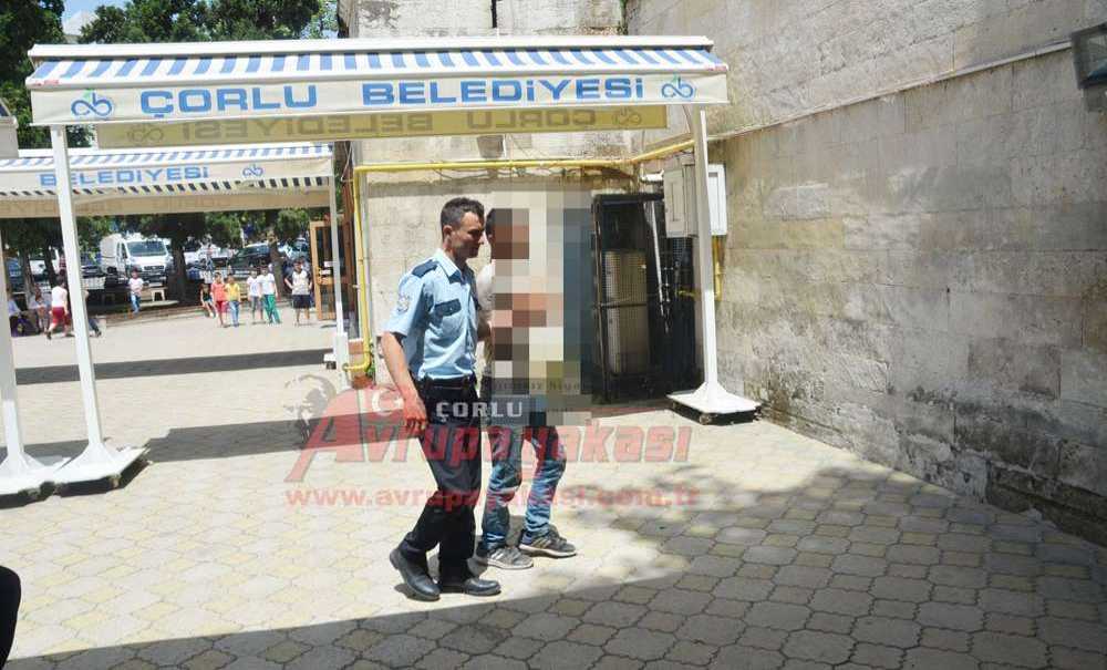 Cami Bahçesinde Korku Saçtı