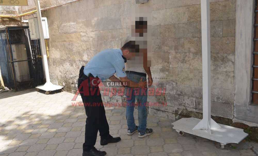 Cami Bahçesinde Korku Saçtı