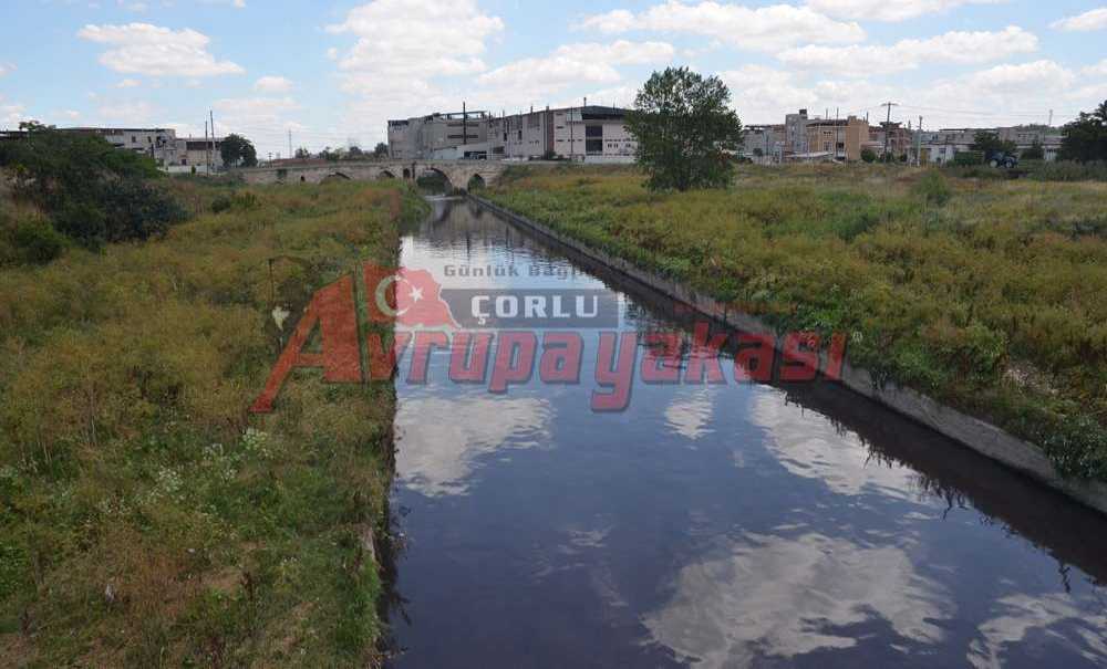 Bu Görüntüye Derenin Siyahı Yakışmıyor