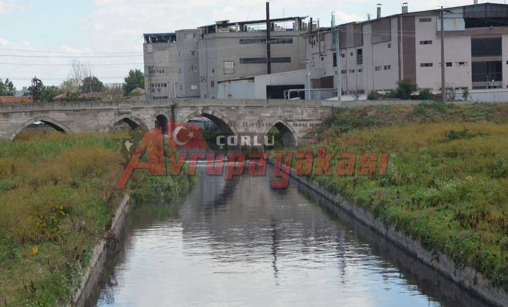 Bu Görüntüye Derenin Siyahı Yakışmıyor