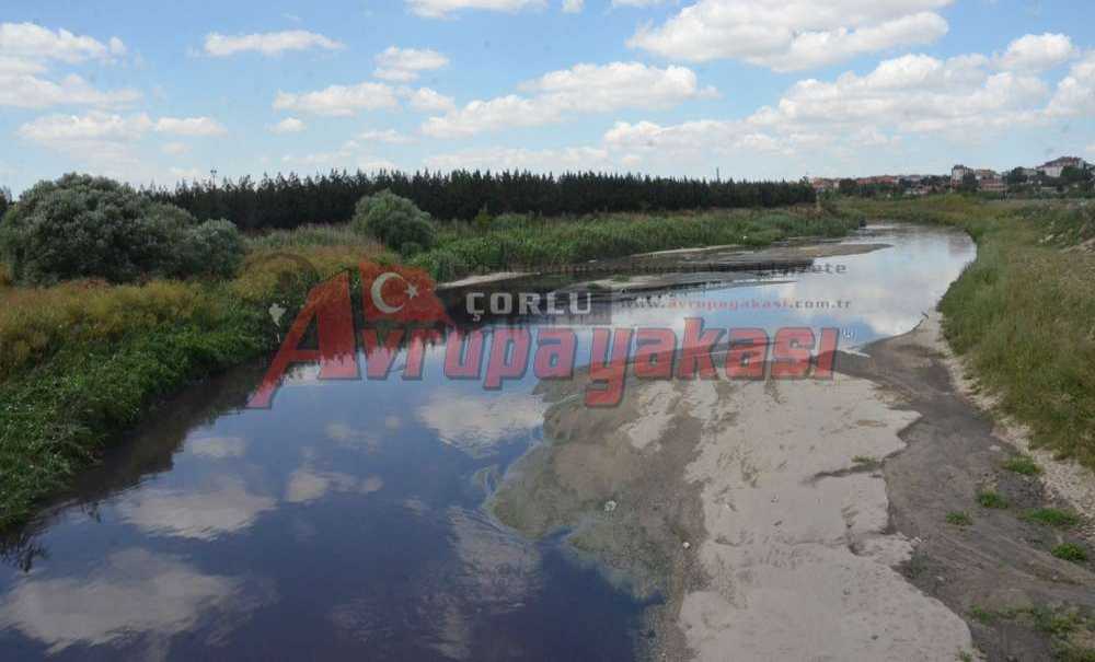 Bu Görüntüye Derenin Siyahı Yakışmıyor