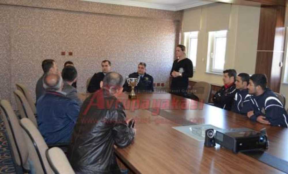 Şampiyonlardan Kaymakam Doğan Ve Müdür Şardağı'na Ziyaret