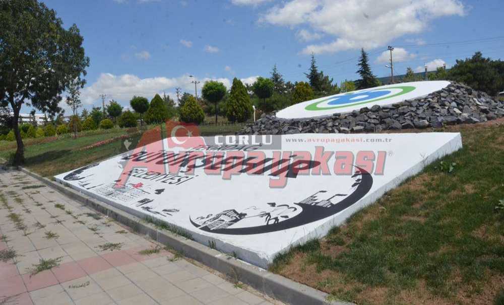 Büyükşehir Yeşil Alana Beton Döktü