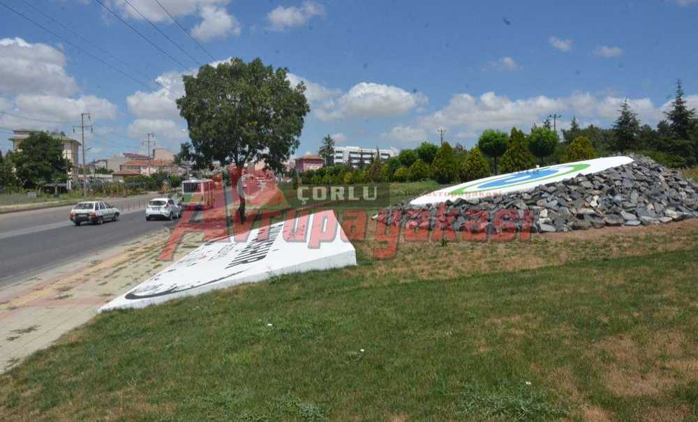 Büyükşehir Yeşil Alana Beton Döktü