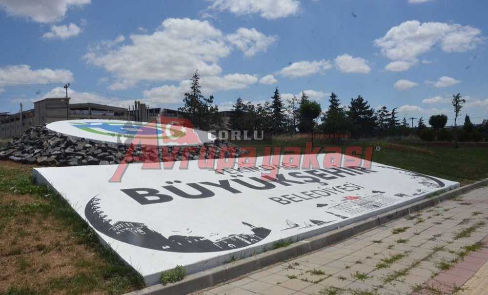 Büyükşehir Yeşil Alana Beton Döktü