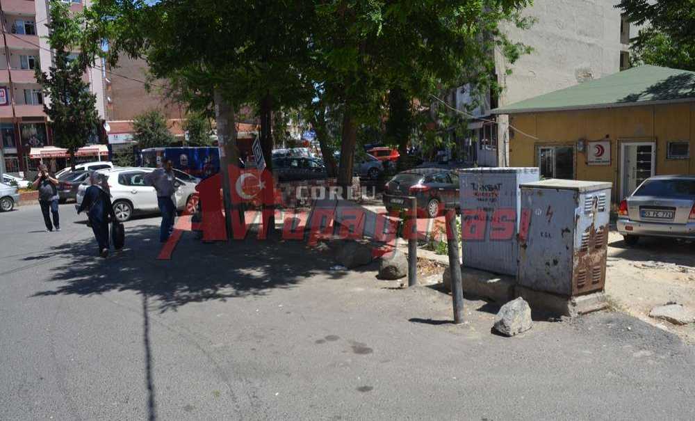 Otobüs Durağındaki Çöp Bidonları Kaldırıldı