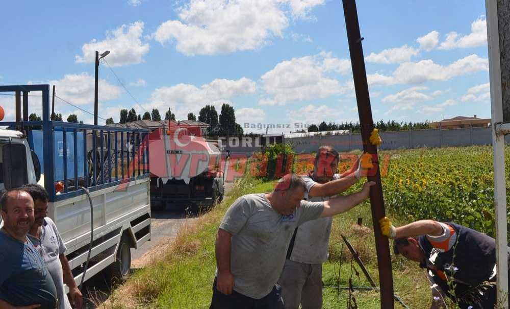 Zabıta Tabelaları Sökmeye Başladı