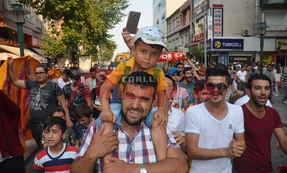 Taraftarlardan Belediyeye Siyah Çelenk