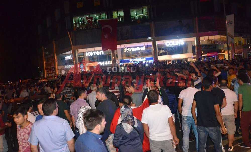 Çorlu 15 Temmuz Şehitlerine Saygı İçin Sabaha Kadar Nöbet Tutacak