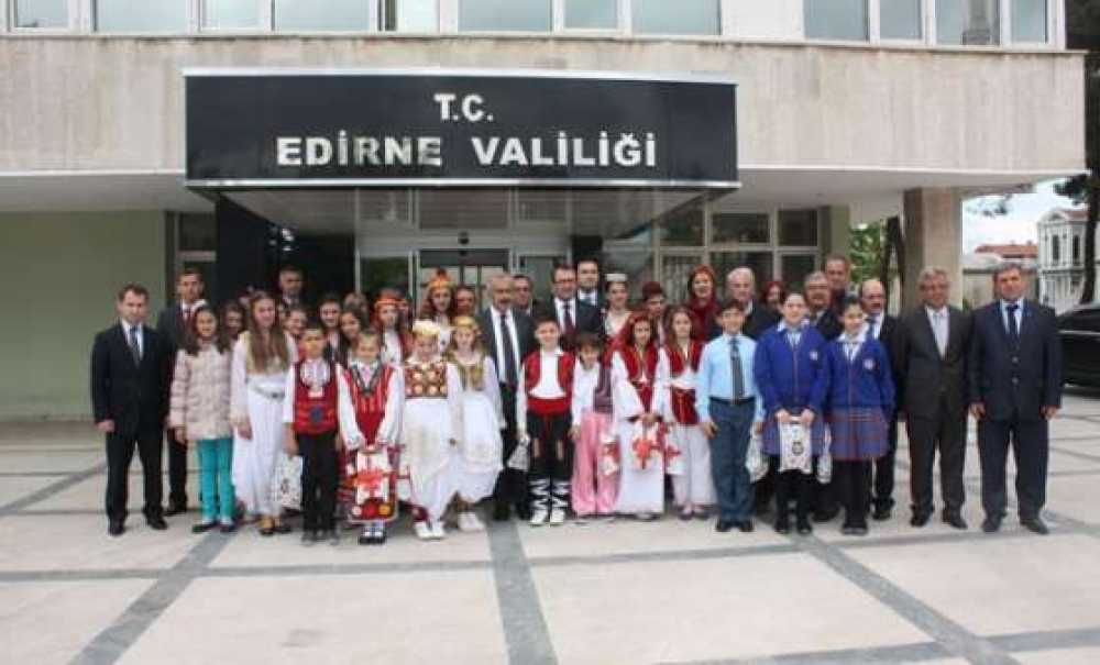 Balkanlardan Gelen Öğrenciler, Vali Duruer'i Ziyaret Etti