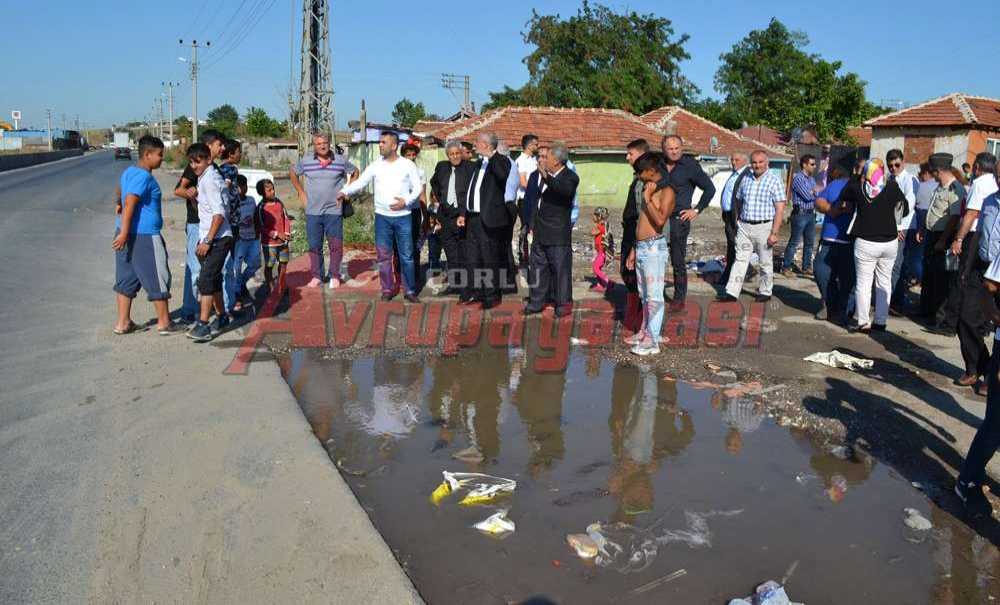 Mahalleli Halk Toplantısına Gelmeyince Kaymakam Halkın Ayağına Gitti