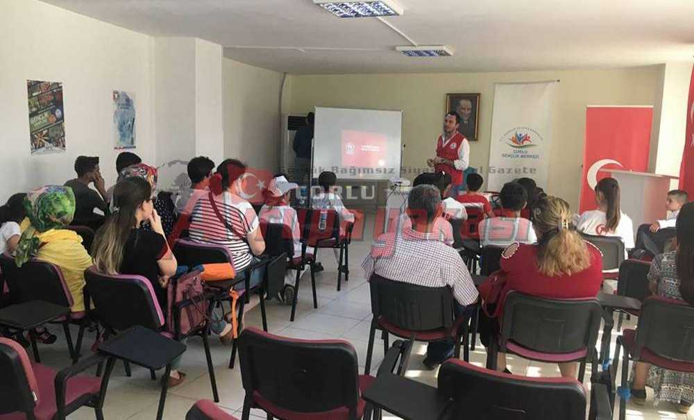 Tekvandocu Gençlerden Çorlu Gençlik Merkezi'ne Ziyareti