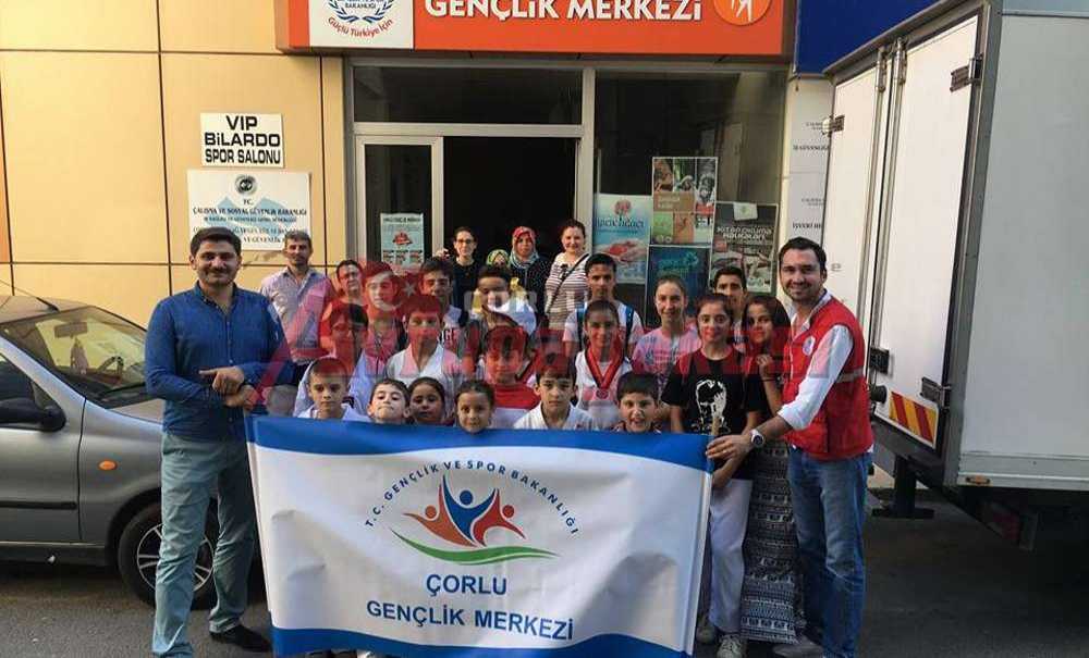 Tekvandocu Gençlerden Çorlu Gençlik Merkezi'ne Ziyareti