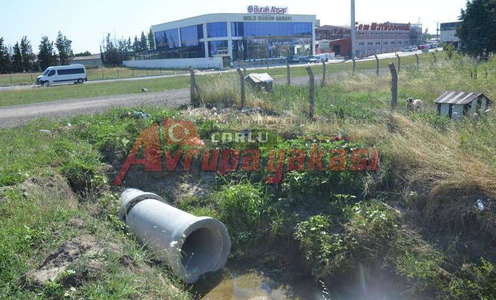 Karayolları Toplanan Suyu Vatandaşın Arazisine Bırakıyor