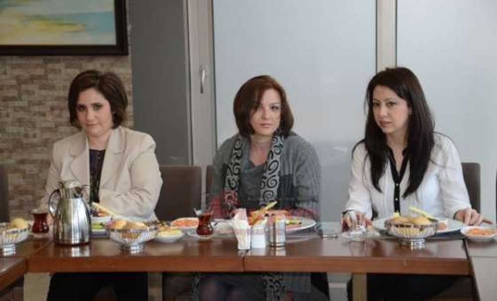 Mhp'li Kadınlar Şehit Anneleri Ile Kahvaltıda Bir Araya Geldi