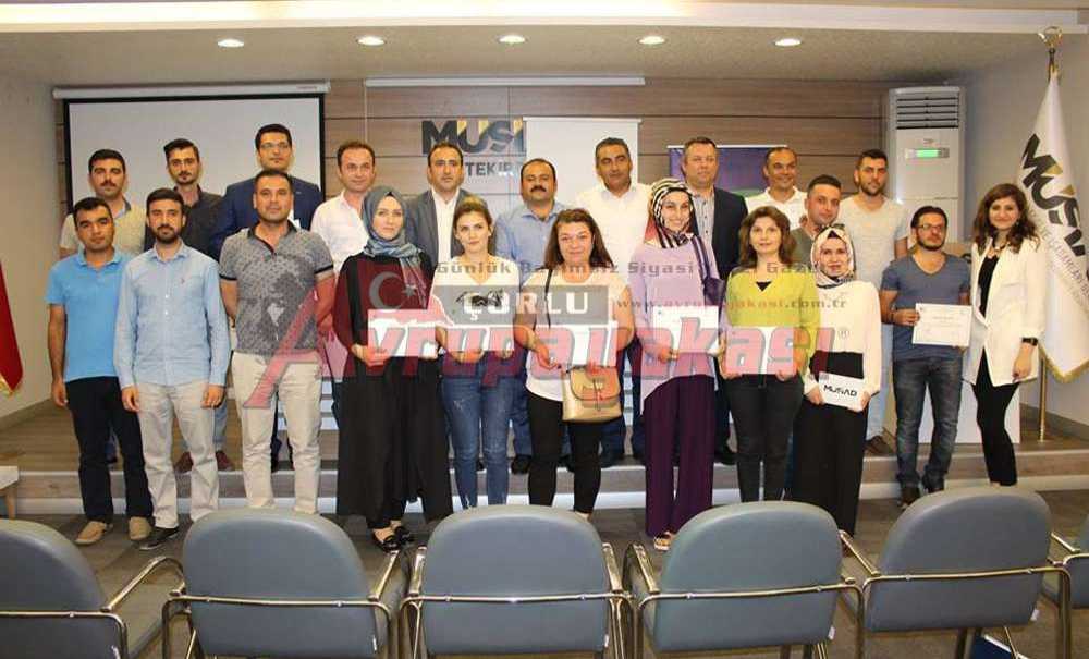 Genç Girişimci Adayları Sertifikalarını Aldı