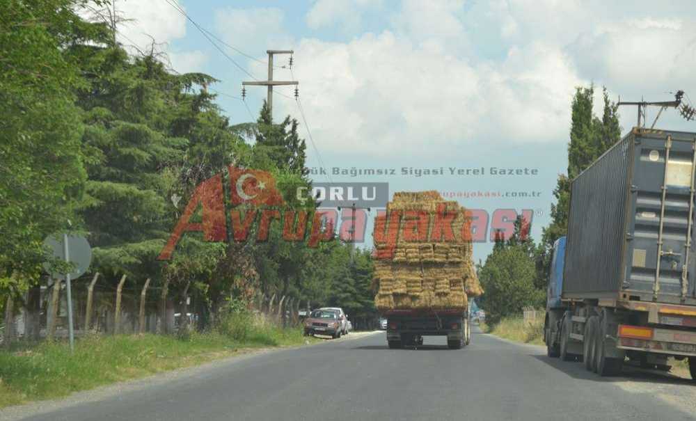 Saman Yüklü Araçlar Tehlike Saçıyor