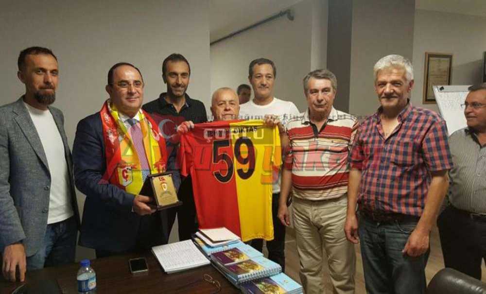 Çorluspor'dan İşadamı Mehmet Diktaş'a Forma Ve Plaket
