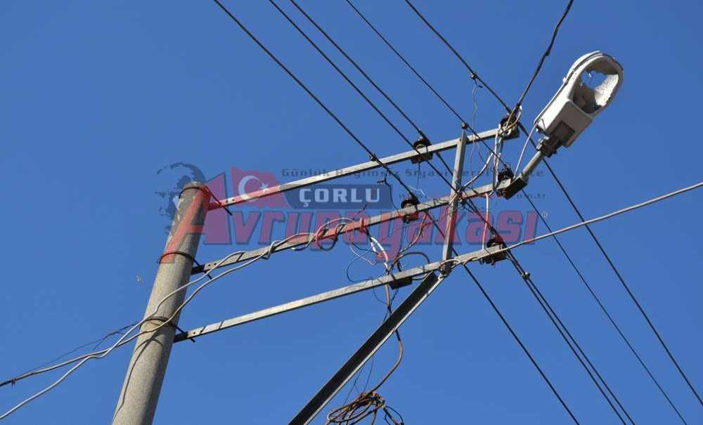 Şehir Eşkıyaları Elektrik Direklerini Hedef Tahtasına Çevirdi