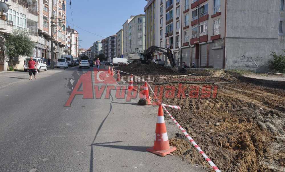 Ruşenler Sokak`ta Yol Genişletiliyor