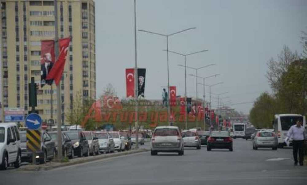 Cadde Ve Sokaklar Türk Bayrakları Ve Atatürk Posterleriyle Donatıldı