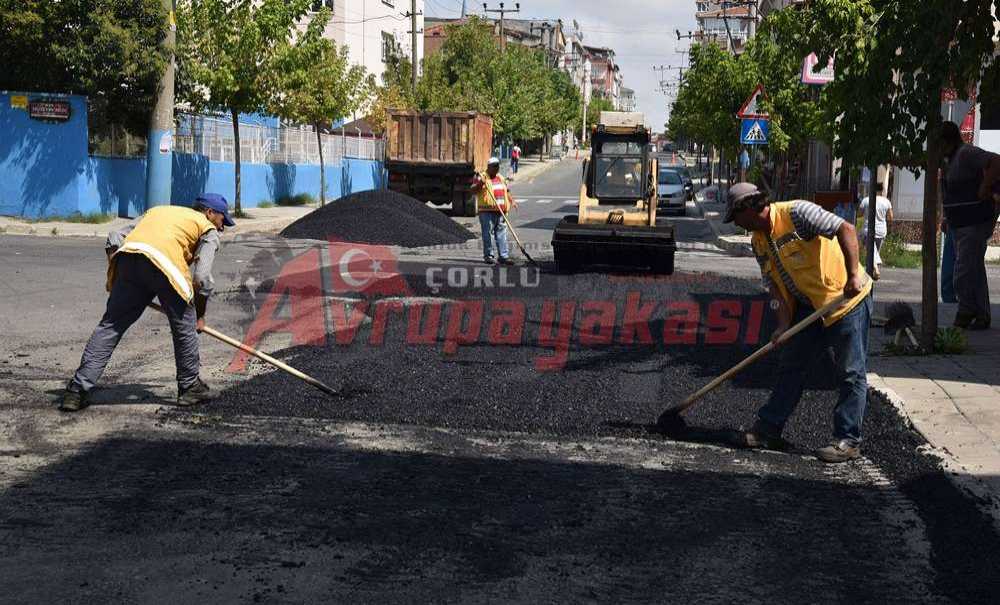 Asfaltlama Devam Ediyor