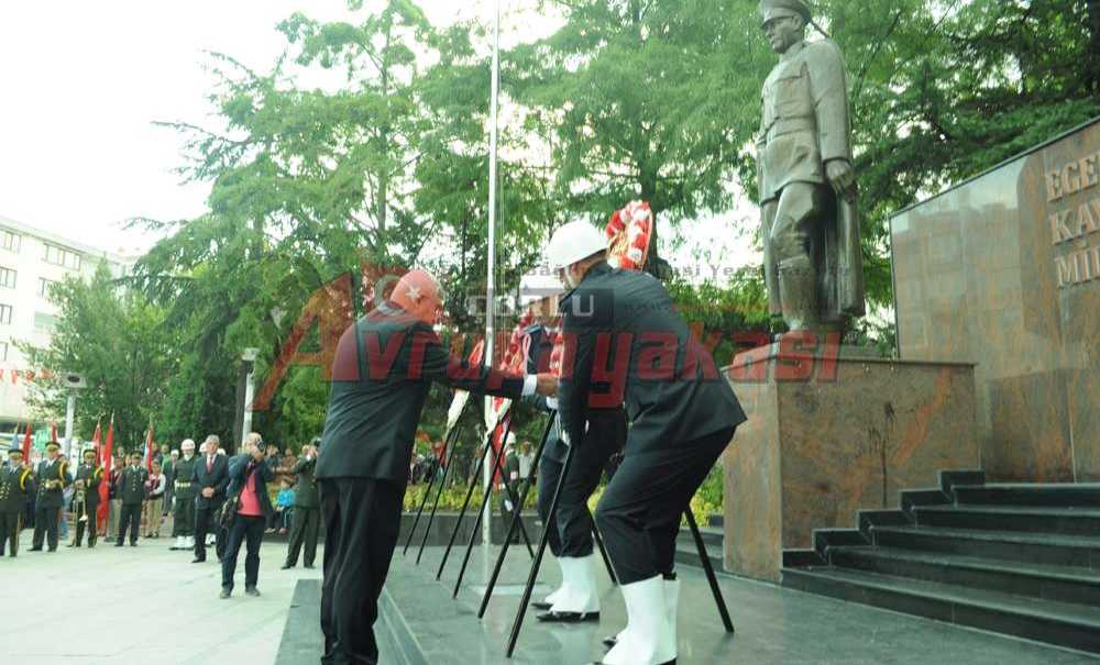 Çorlu`da Çelenk Sunma Töreni