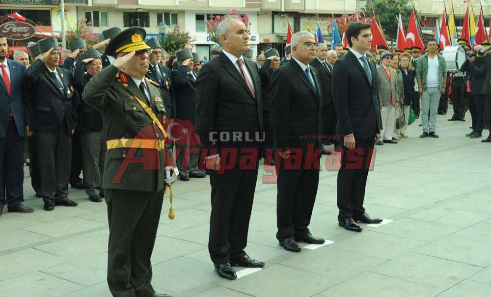 Çorlu`da Çelenk Sunma Töreni