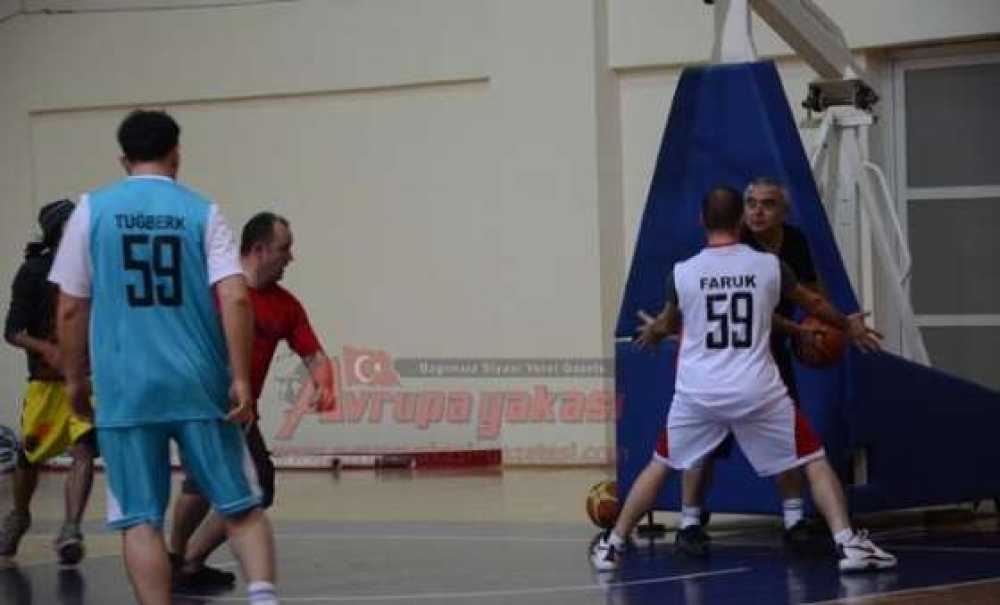 Başkan Baysan Gazetecilerle Basket Maçında Ter Döktü